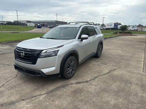 Brilliant Silver Metallic 2024 Nissan Pathfinder SV