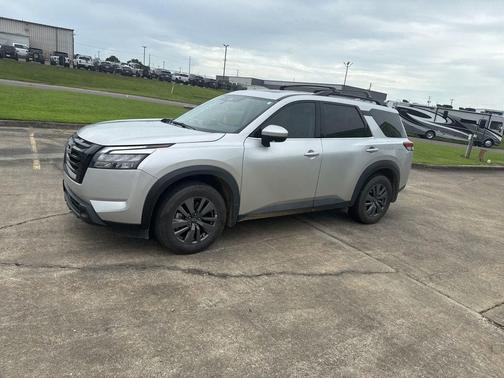 Brilliant Silver Metallic 2024 Nissan Pathfinder SV