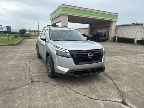 Brilliant Silver Metallic 2024 Nissan Pathfinder SV
