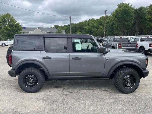 Carbonized Gray Metallic 2026 Ford Bronco Big Bend