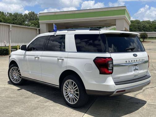 White Metallic 2024 Ford Expedition Limited