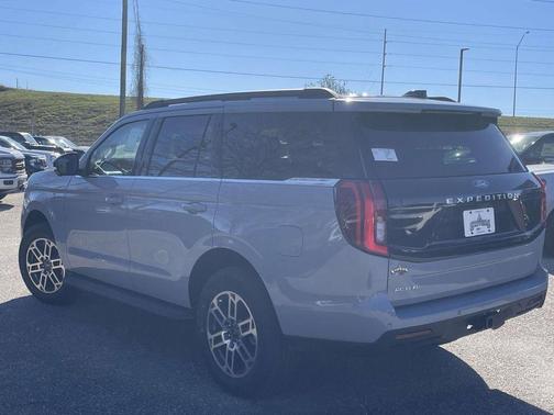 Glacier Gray Metallic 2026 Ford Expedition Active