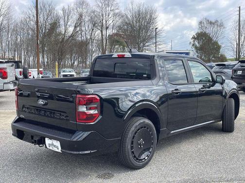 Shadow Black 2026 Ford Maverick Lobo High