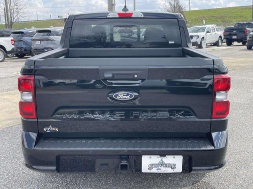 Shadow Black 2026 Ford Maverick Lobo High