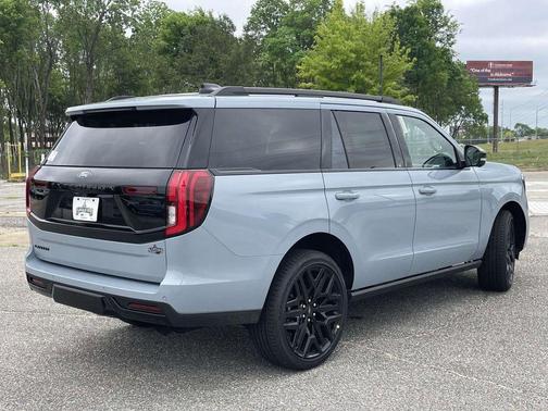 Glacier Gray Metallic 2026 Ford Expedition Platinum