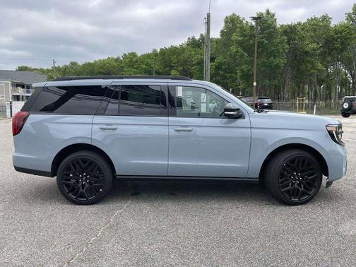 Glacier Gray Metallic 2026 Ford Expedition Platinum