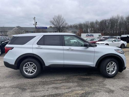 Space White Metallic 2026 Ford Explorer Active
