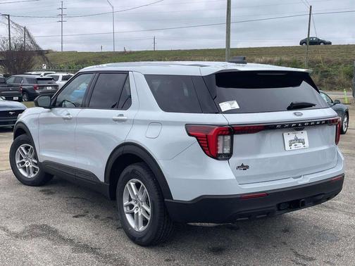 Space White Metallic 2026 Ford Explorer Active