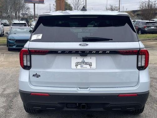 Space White Metallic 2026 Ford Explorer Active