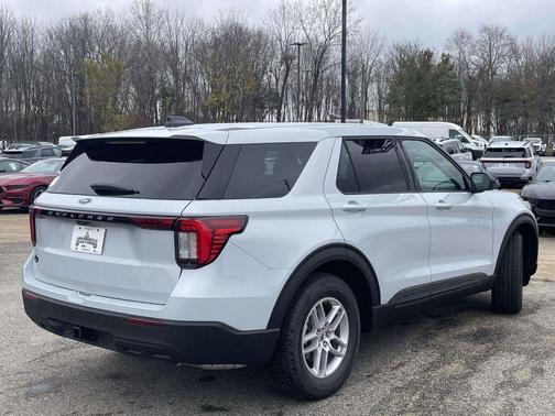 Space White Metallic 2026 Ford Explorer Active