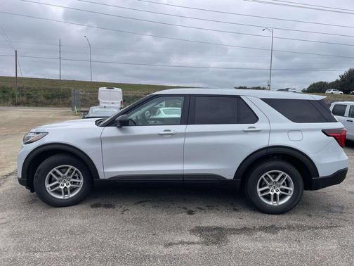 Space White Metallic 2026 Ford Explorer Active