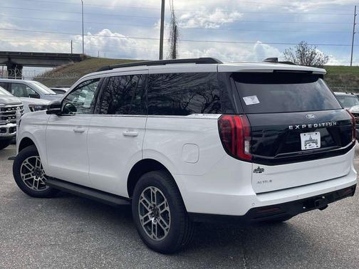 Star White 2026 Ford Expedition Active