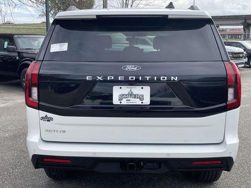 Star White 2026 Ford Expedition Active