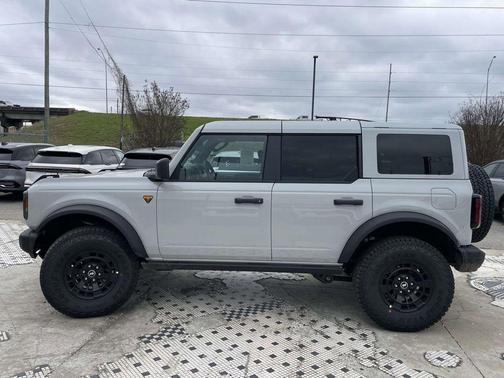 Avalanche 2026 Ford Bronco Badlands