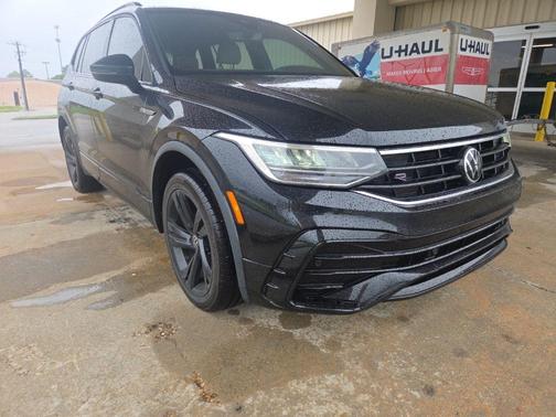 Deep Black Pearl Effect 2023 Volkswagen Tiguan 2.0T SE R-Line Black