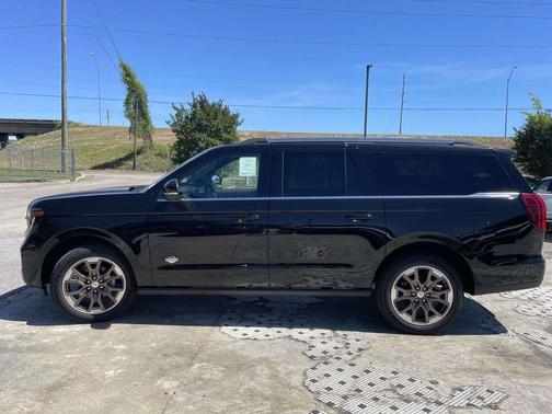 Agate Black Metallic 2026 Ford Expedition Max King Ranch