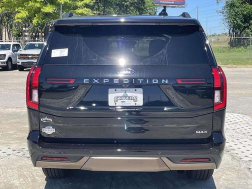 Agate Black Metallic 2026 Ford Expedition Max King Ranch