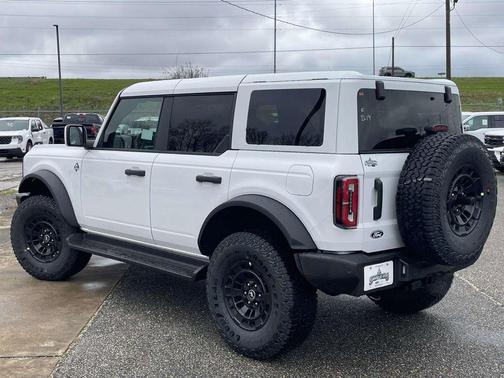 Oxford White 2026 Ford Bronco Outer Banks