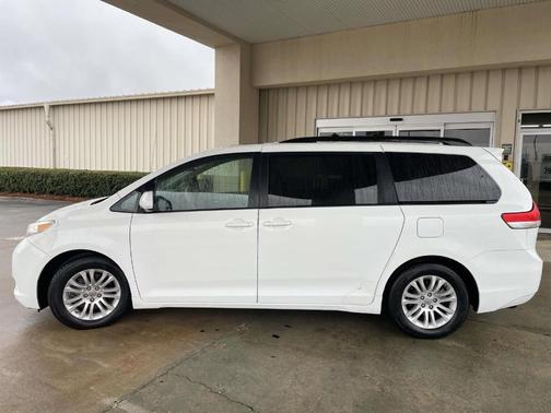 2013 Toyota Sienna XLE