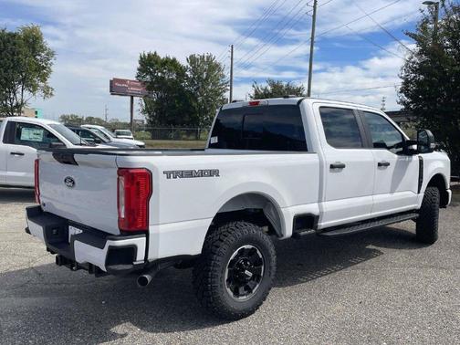 Oxford White 2027 Ford F-250 XL