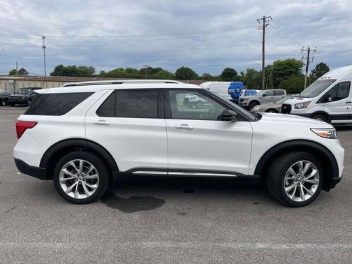 Star White 2023 Ford Explorer Platinum