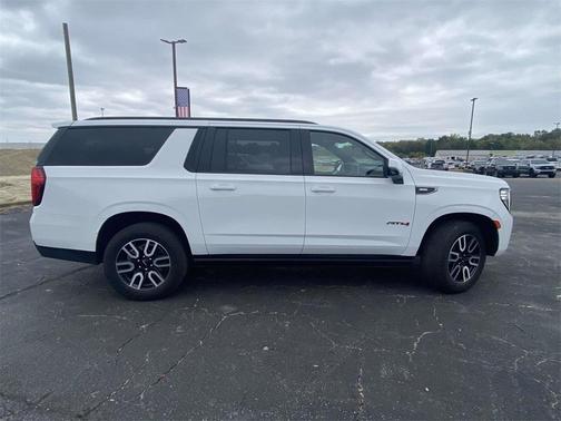 2023 GMC Yukon XL AT4