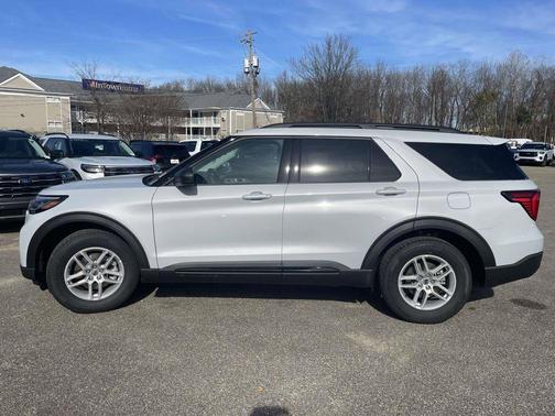 Space White Metallic 2026 Ford Explorer Active