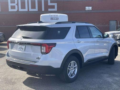 Space White Metallic 2026 Ford Explorer Active