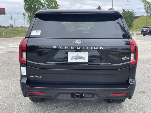 Agate Black Metallic 2026 Ford Expedition Active