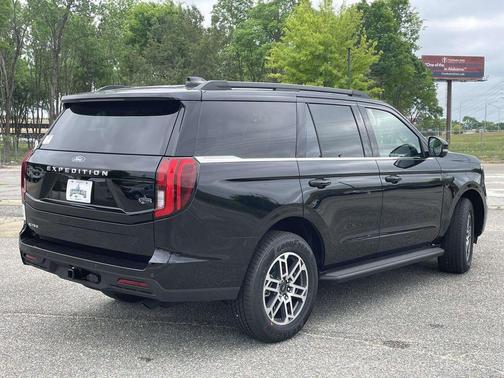 Agate Black Metallic 2026 Ford Expedition Active