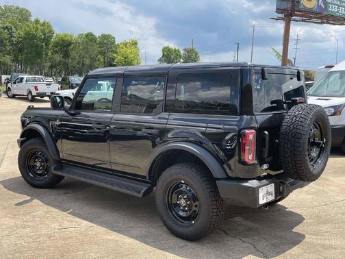 Shadow Black 2026 Ford Bronco Outer Banks