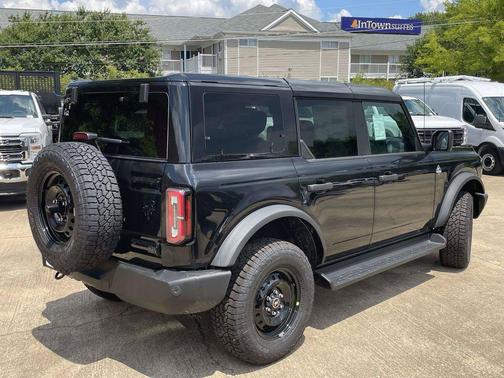 Shadow Black 2026 Ford Bronco Outer Banks