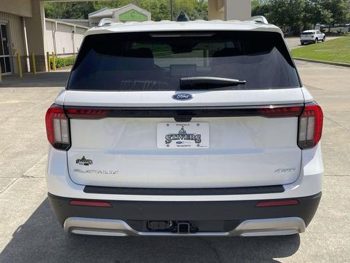 Star White 2026 Ford Explorer Platinum