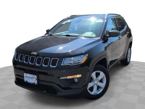 Diamond Black Crystal Pearlcoat 2019 Jeep Compass Latitude