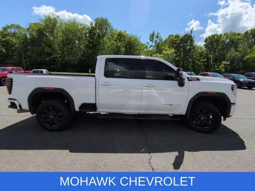 Summit White 2025 GMC Sierra 2500 AT4