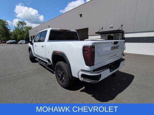 Summit White 2025 GMC Sierra 2500 AT4