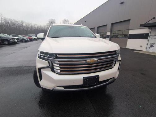 Iridescent Pearl Tricoat 2024 Chevrolet Suburban 4WD High Country