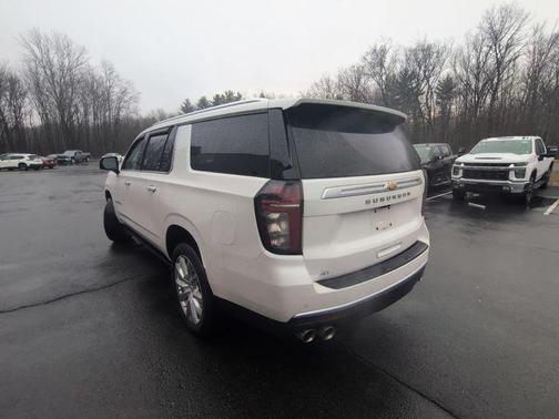 Iridescent Pearl Tricoat 2024 Chevrolet Suburban 4WD High Country