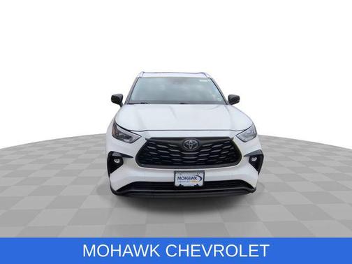 Blizzard Pearl 2020 Toyota Highlander XLE