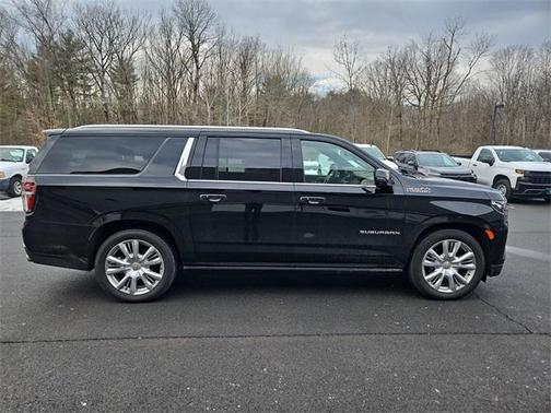 2022 Chevrolet Suburban 4WD High Country