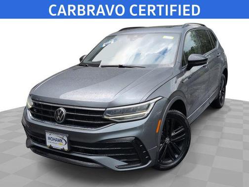 Platinum Gray Metallic 2022 Volkswagen Tiguan 2.0T SE R-Line Black 4MOTION