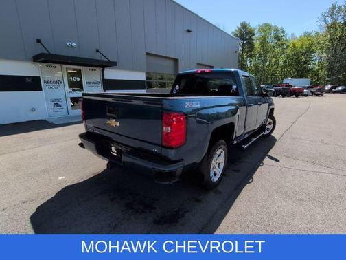 Deep Ocean Blue Metallic 2017 Chevrolet Silverado 1500 2LT