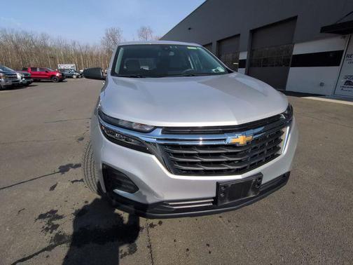 Silver Ice Metallic 2022 Chevrolet Equinox LS
