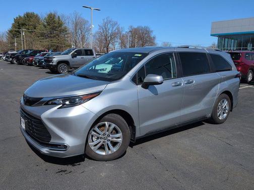 2024 Toyota Sienna Platinum