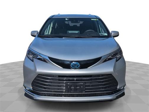 2024 Toyota Sienna Platinum