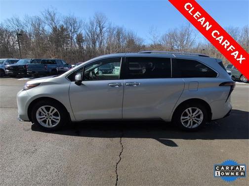 2024 Toyota Sienna Platinum