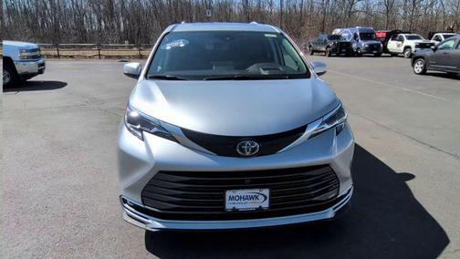 2024 Toyota Sienna Platinum
