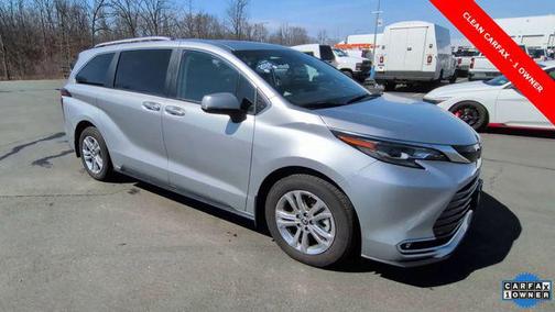 2024 Toyota Sienna Platinum