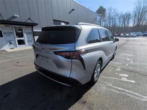 2024 Toyota Sienna Platinum