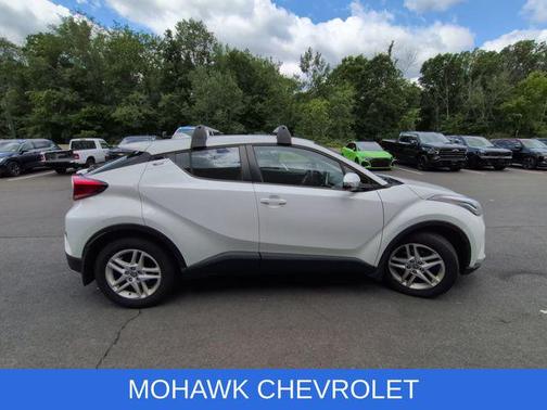 Blizzard Pearl 2021 Toyota C-HR LE
